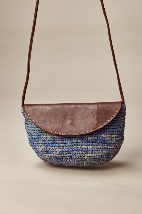 Cartera Bandolera Raffia Y Cuero Azul
